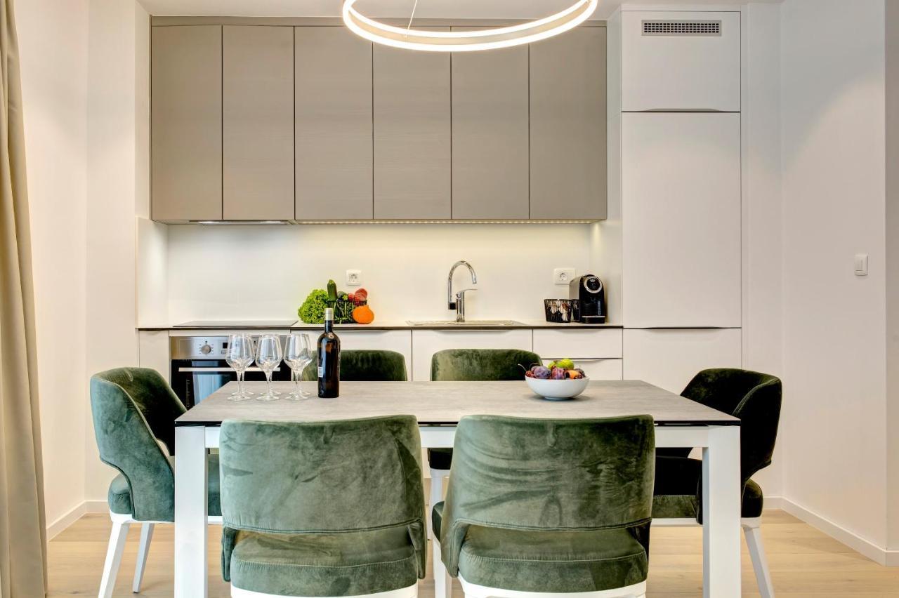 Four Blue Seasons - Luxury Apartment