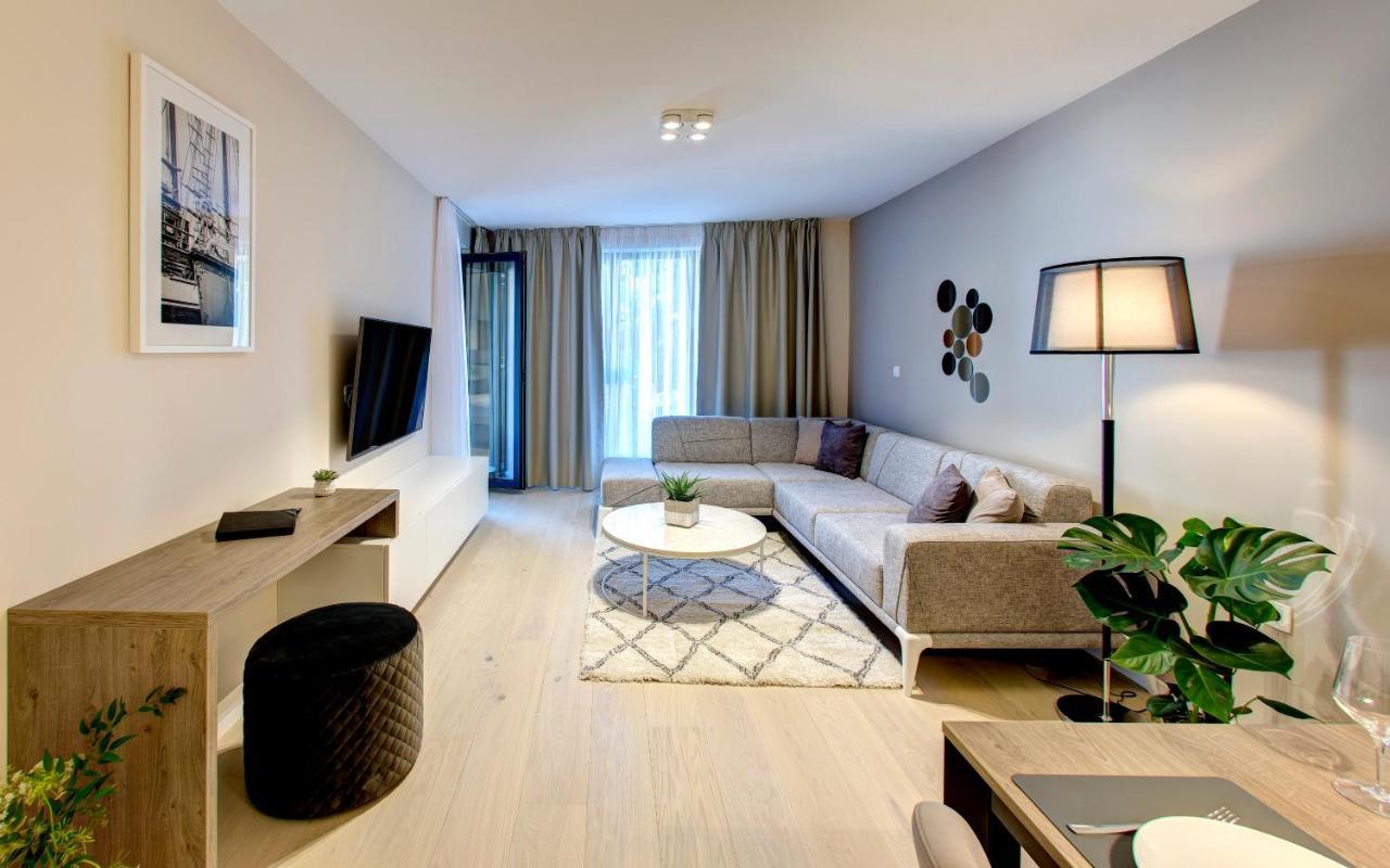 Four Blue Seasons - Luxury Apartment