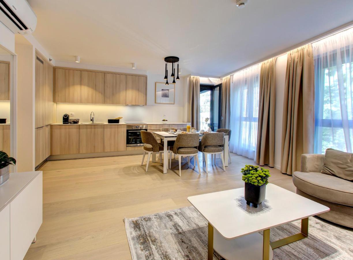 Four Blue Seasons - Luxury Apartment